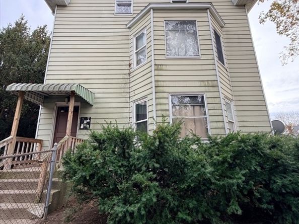 47 Acton St, Worcester MA 01604