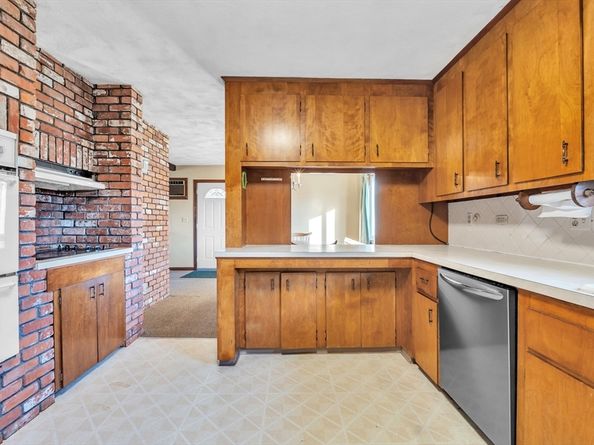 119 Albee, Uxbridge MA 01569