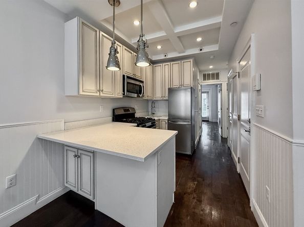 12 Grove St, Boston MA 02114