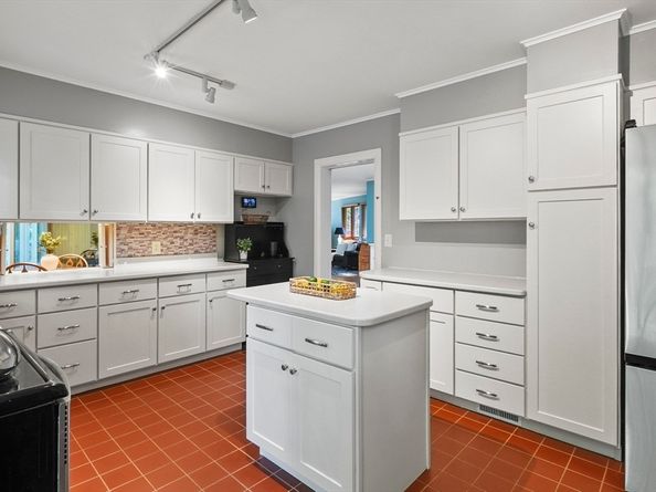 6 Folly Lane, Westborough MA 01581
