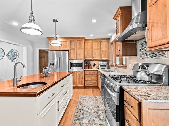 21 Chowdermarch St, Marshfield MA 02050