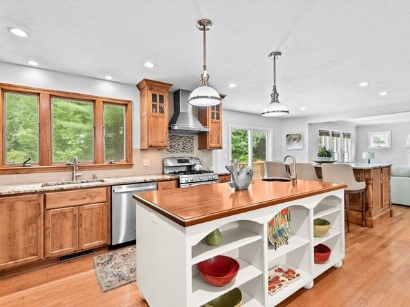21 Chowdermarch St, Marshfield MA 02050