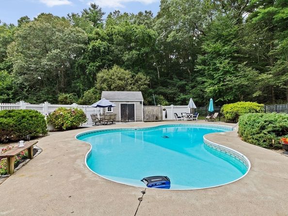 21 Chowdermarch St, Marshfield MA 02050