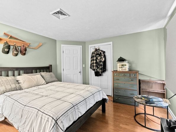 21 Chowdermarch St, Marshfield MA 02050