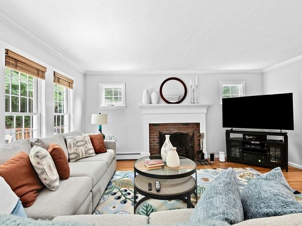 21 Chowdermarch St, Marshfield MA 02050