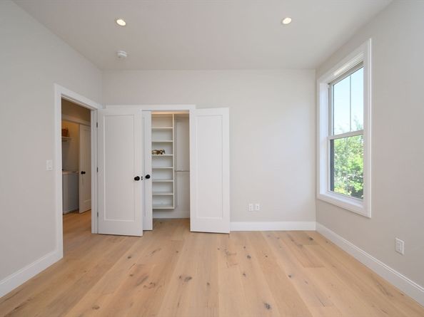 43 Chickatawbut St, Boston MA 02122