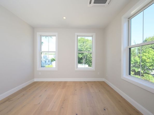 43 Chickatawbut St, Boston MA 02122