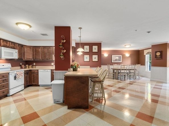 7 Crescent Way 315, Sturbridge MA 01518