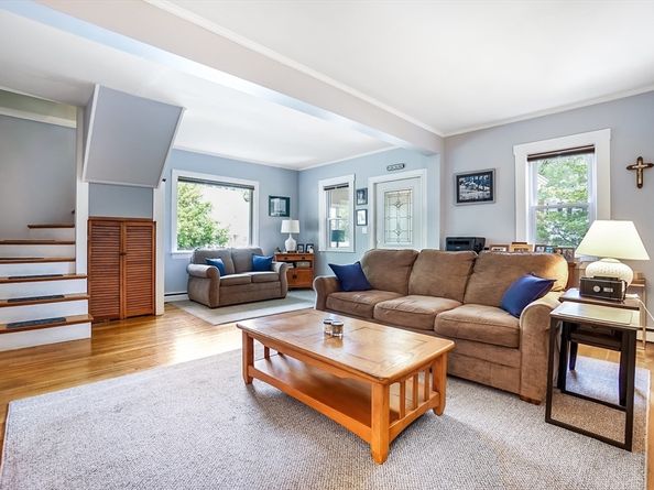 38 Van Vechten Street, Waltham MA 02452