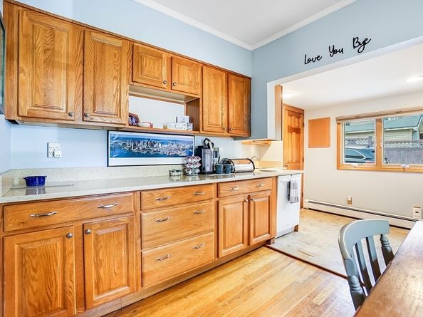 38 Van Vechten Street, Waltham MA 02452