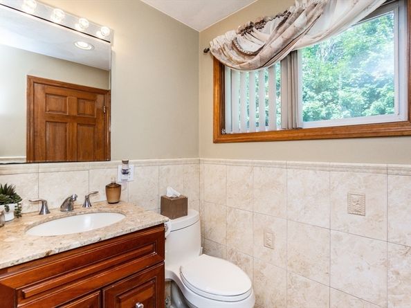 80 Forest St, Saugus MA 01906