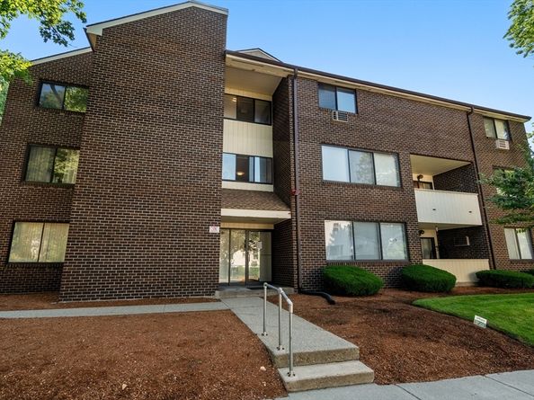 935 Washington St 8, Newton MA 02460
