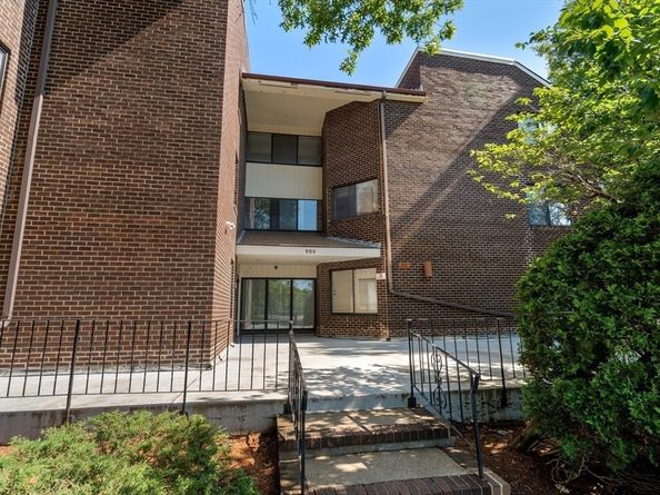 935 Washington St 8, Newton MA 02460