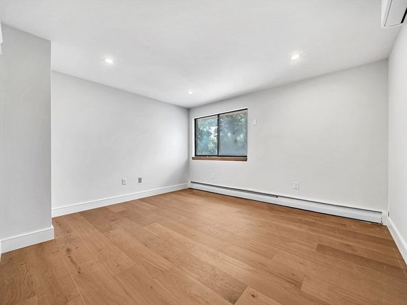 935 Washington St 8, Newton MA 02460