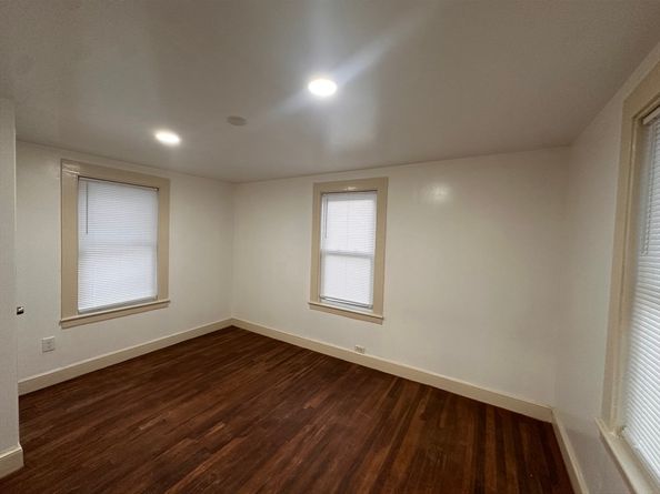 6 Oakland Cir, Wellesley MA 02481