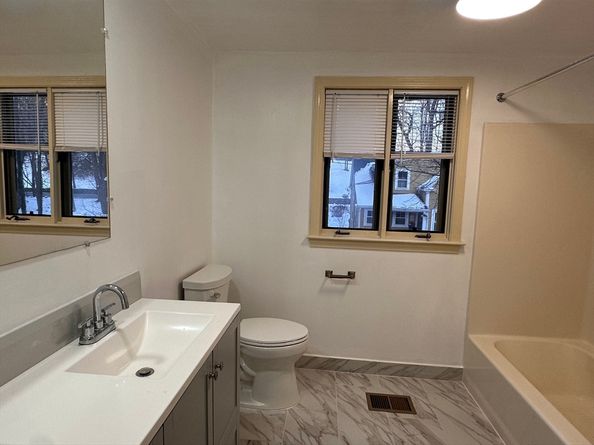6 Oakland Cir, Wellesley MA 02481
