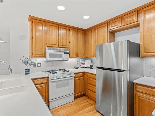 5 South Commons D, Lincoln MA 01773