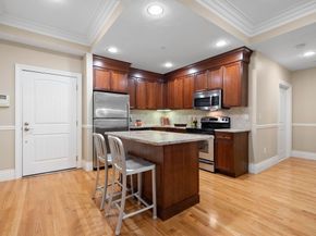12 Russell Rd 405, Wellesley MA 02482