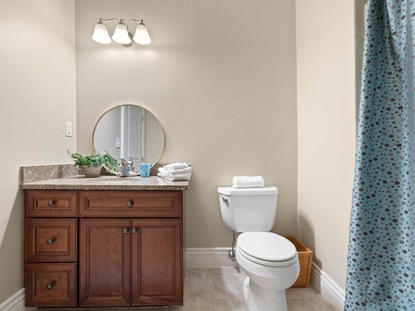 12 Russell Rd 405, Wellesley MA 02482