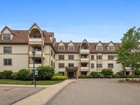 12 Russell Rd 405, Wellesley MA 02482