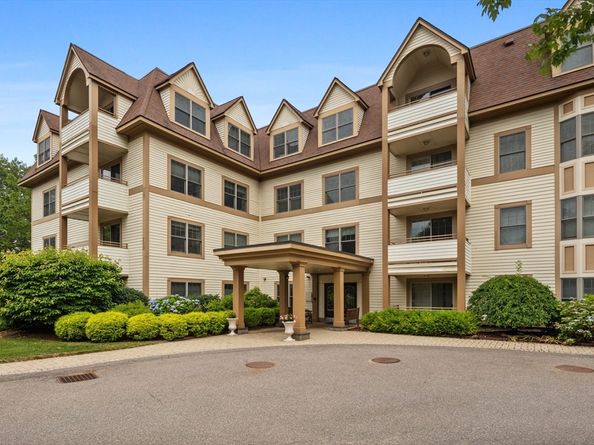 12 Russell Rd 405, Wellesley MA 02482