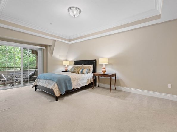 12 Russell Rd 405, Wellesley MA 02482