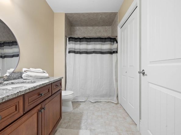 12 Russell Rd 405, Wellesley MA 02482