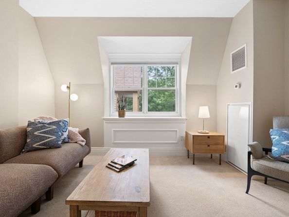 12 Russell Rd 405, Wellesley MA 02482