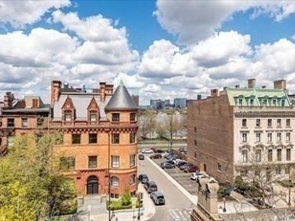 7 Hereford 8, Boston MA 02115