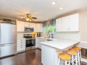 42 Queensboro Ct 42, Norwood MA 02062