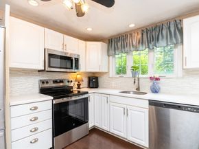 42 Queensboro Ct 42, Norwood MA 02062