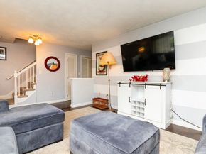 42 Queensboro Ct 42, Norwood MA 02062