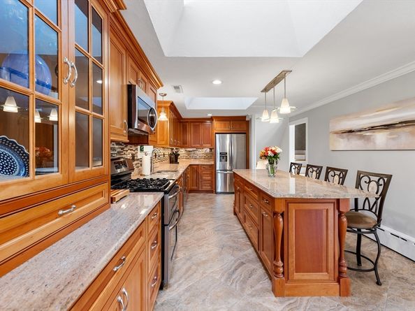 22 Carleton Rd, Tewksbury MA 01876