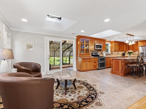 22 Carleton Rd, Tewksbury MA 01876