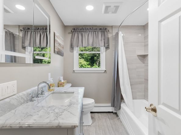22 Carleton Rd, Tewksbury MA 01876