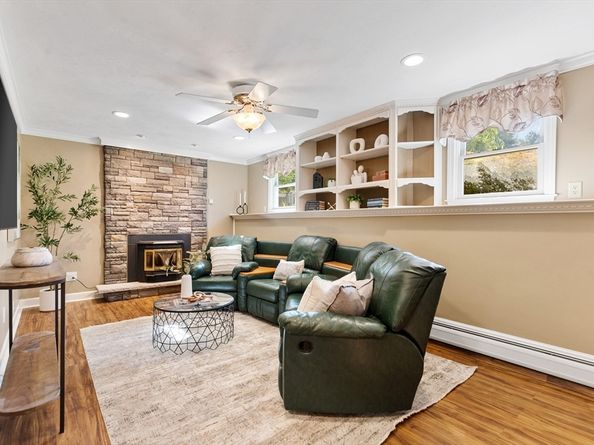 22 Carleton Rd, Tewksbury MA 01876