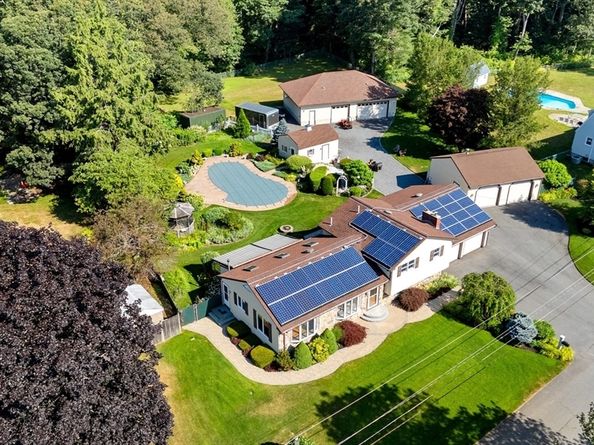 22 Carleton Rd, Tewksbury MA 01876