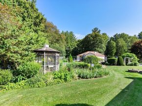 22 Carleton Rd, Tewksbury MA 01876