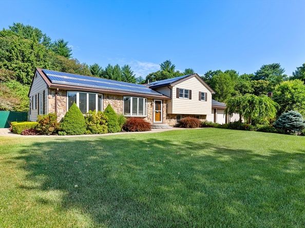 22 Carleton Rd, Tewksbury MA 01876