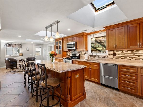 22 Carleton Rd, Tewksbury MA 01876