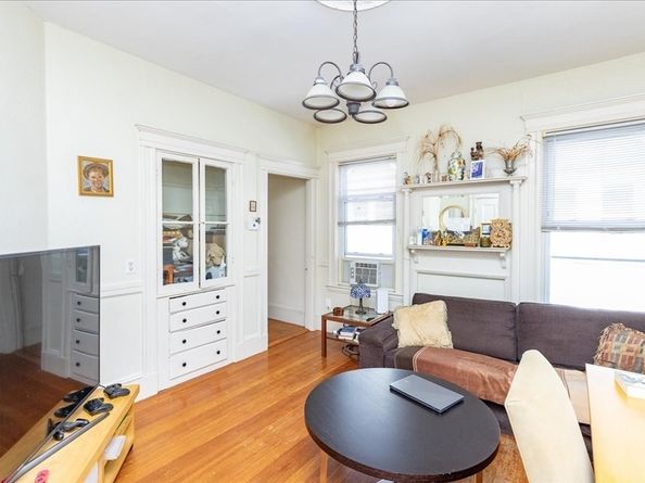 55 South St 3, Boston MA 02130