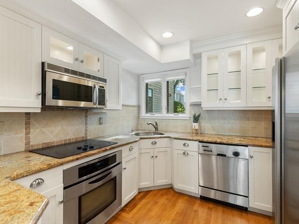 55 Brackett Place B, Marblehead MA 01945