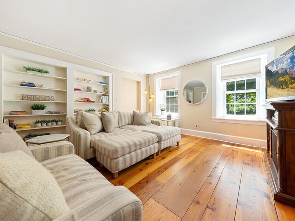 111 Providence St., Mendon MA 01756