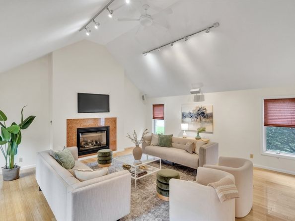 829 Chestnut St, Newton MA 02468