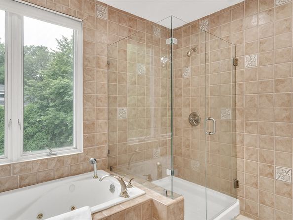 829 Chestnut St, Newton MA 02468