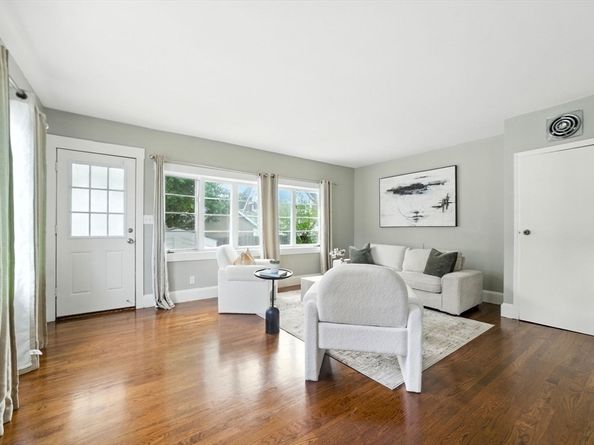 61 Boynton St, Waltham MA 02453