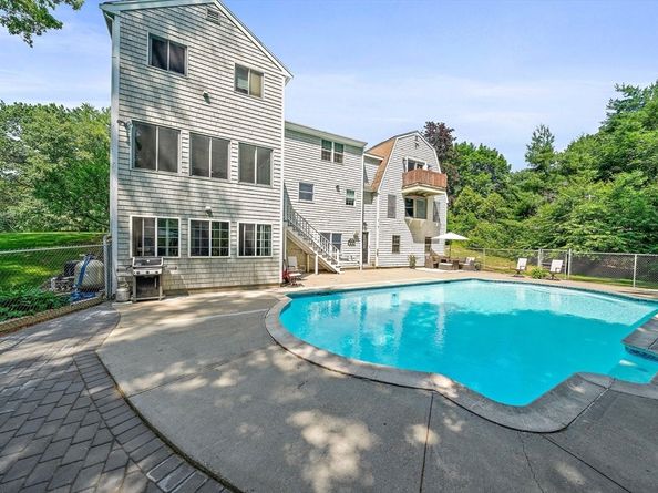 89 Sunset Way, Pembroke MA 02359