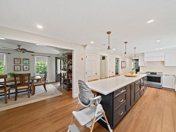 89 Sunset Way, Pembroke MA 02359