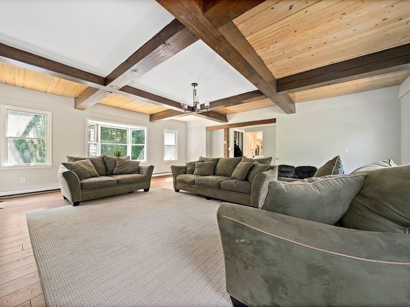 89 Sunset Way, Pembroke MA 02359