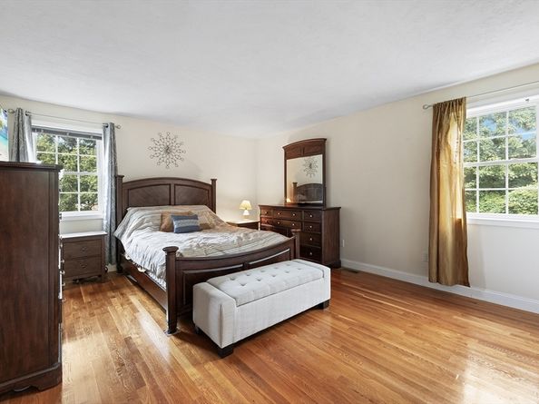 289 Weymouth St, Holbrook MA 02343